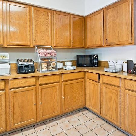 Super 8 By Wyndham Plano/Dallas Area Екстериор снимка