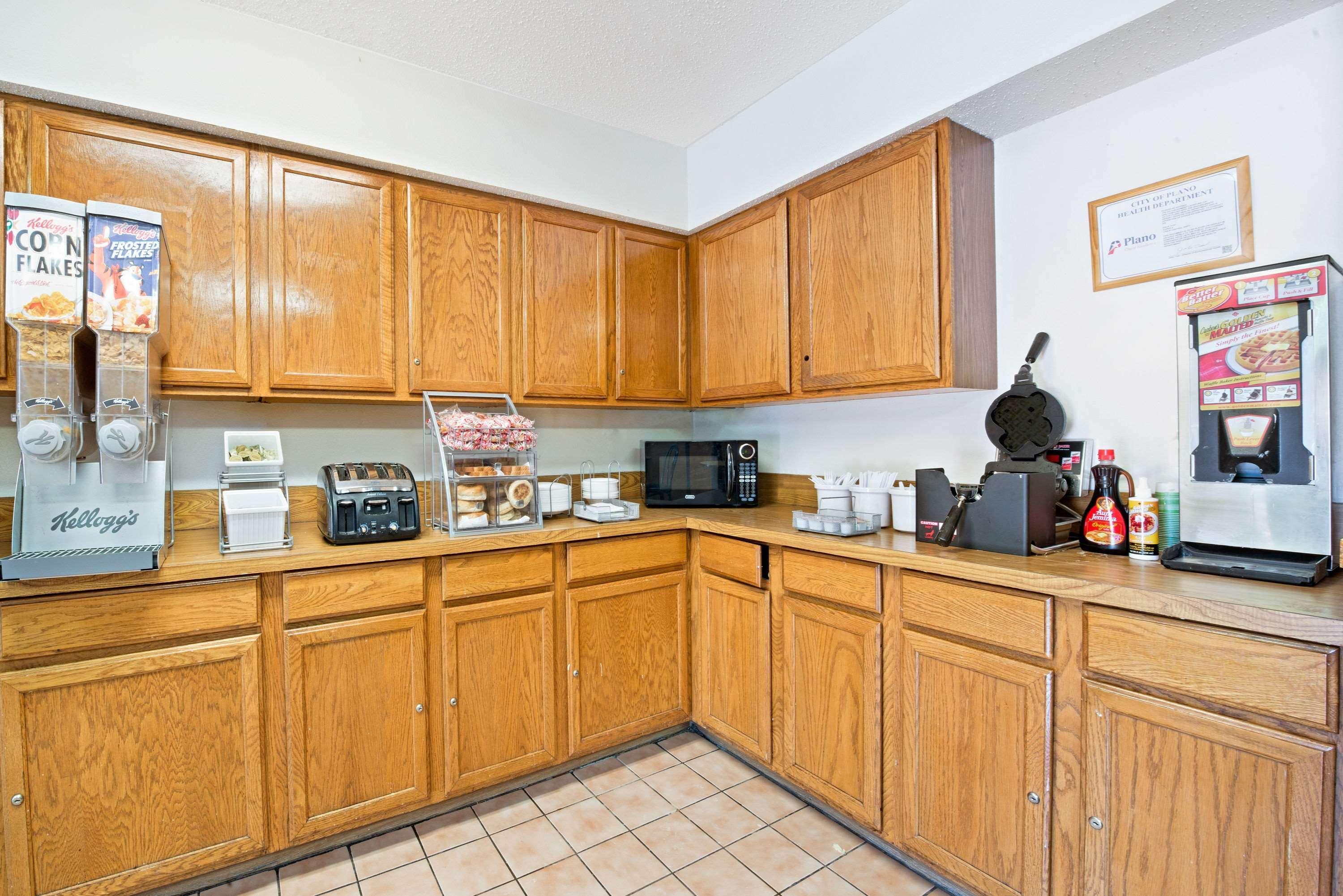 Super 8 By Wyndham Plano/Dallas Area Екстериор снимка